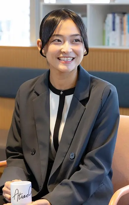 笑顔の女性社員