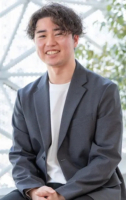 笑顔の男性社員